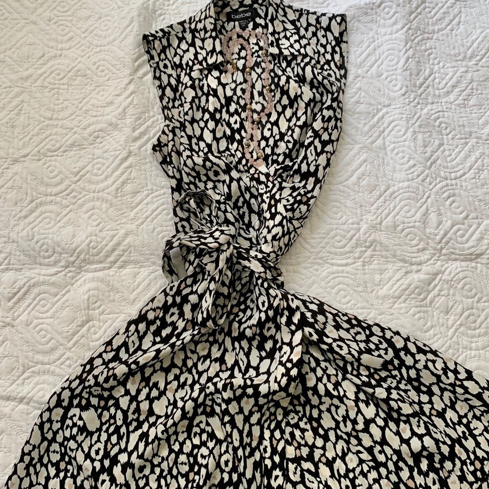 Bebe, Size 00, Sleeve-less Wrap Dress